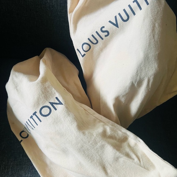 Men’s 91/2 Louis Vuitton sneakers- gently worn once - Picture 5 of 11